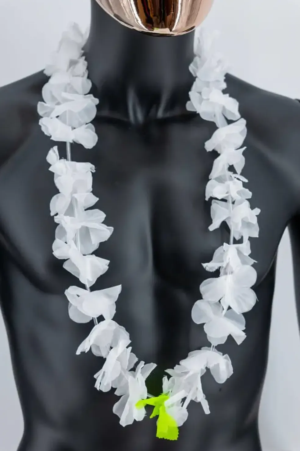 Collier Hawaïen à Fleurs Blanches et Feuille Verte