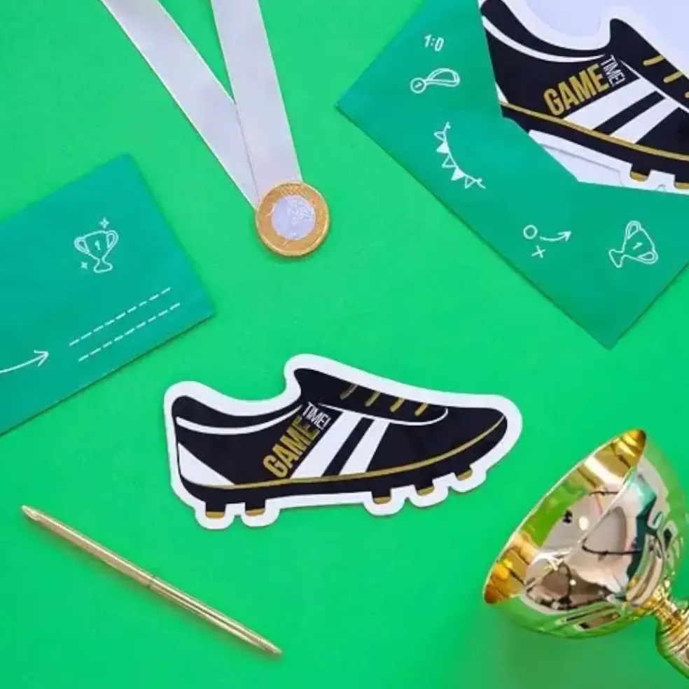 6 INVITATIONS + ENVELOPPES CRAMPON FOOTBALL