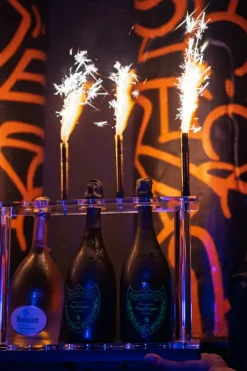Présentoir Show Ligne 5 Bouteilles VIP | By Sparklers®